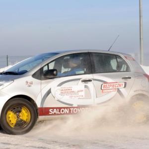 bezpieczny-kierowca-zimowy-trening23